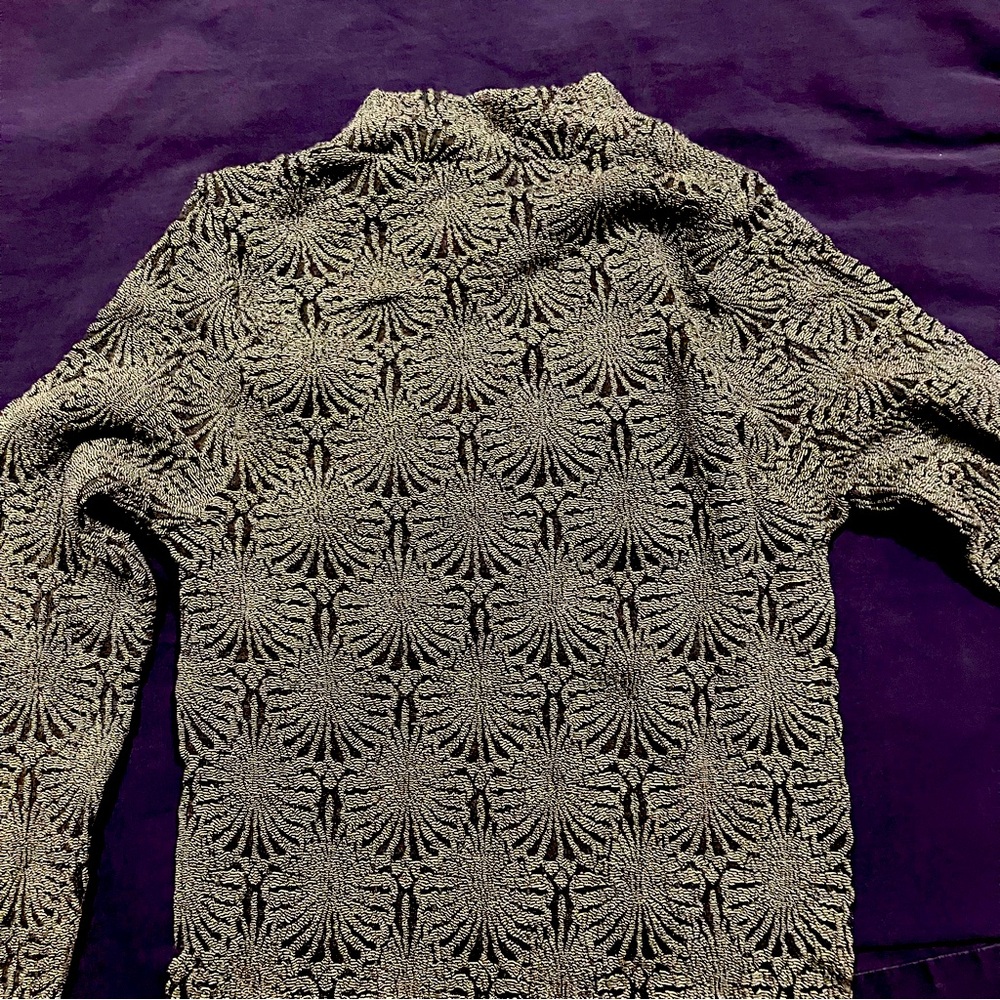 Fitted low turtle neck